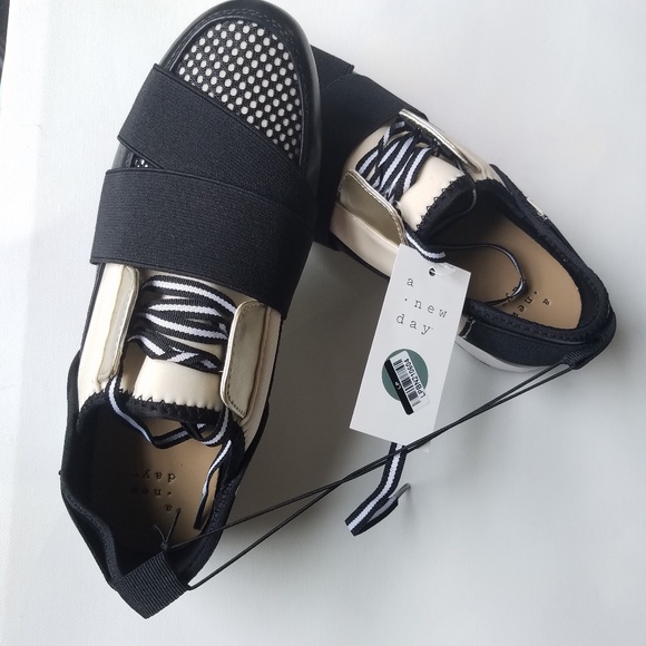 NWT Lace Up Sneakers /Walking/Running - 6/7/7.5 - Picture 3 of 5